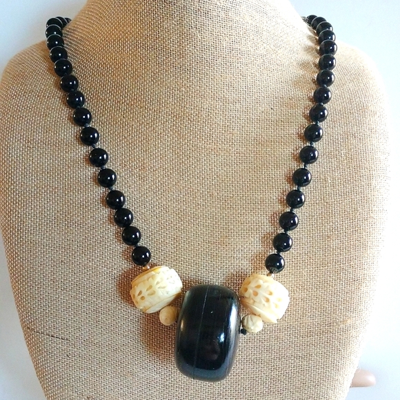 VINTAGE BLACK ONYX  HAND CARVED BOVINE BONE NECKLACE 34" LONG MATCHING BRACELET - Picture 5 of 10
